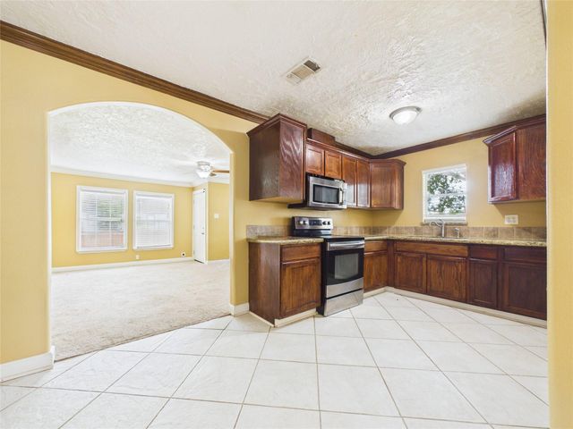 1213 W Sidnor Street, Alvin, TX 77511