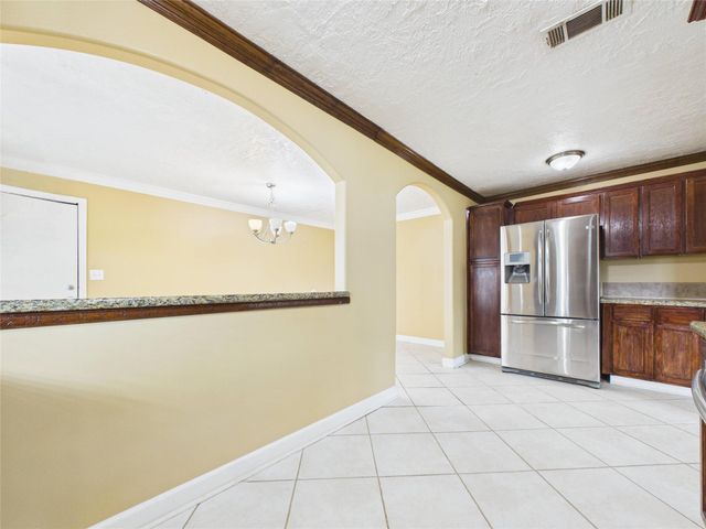 1213 W Sidnor Street, Alvin, TX 77511