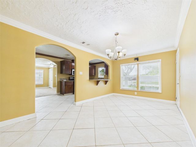 1213 W Sidnor Street, Alvin, TX 77511