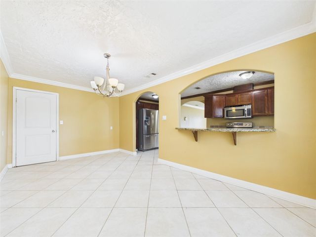 1213 W Sidnor Street, Alvin, TX 77511