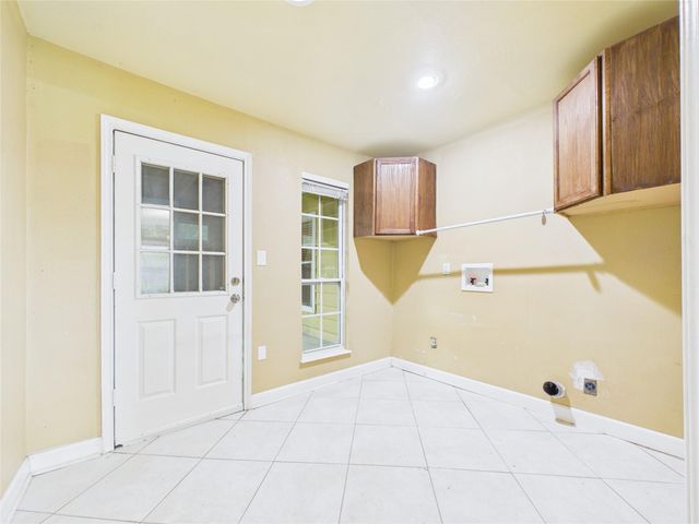 1213 W Sidnor Street, Alvin, TX 77511