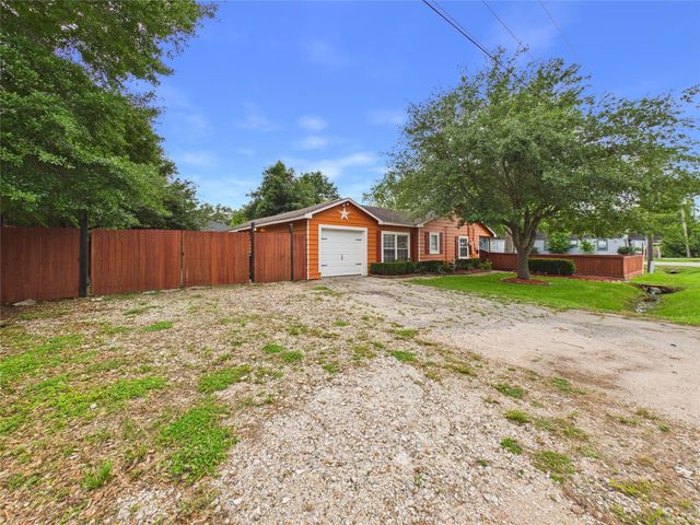 1213 W Sidnor Street, Alvin, TX 77511