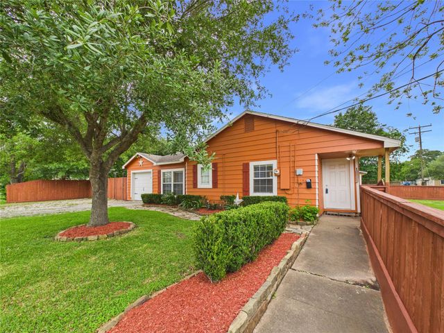 1213 W Sidnor Street, Alvin, TX 77511