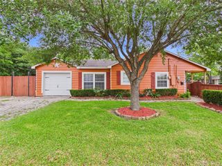 1213 W Sidnor Street, Alvin, TX 77511