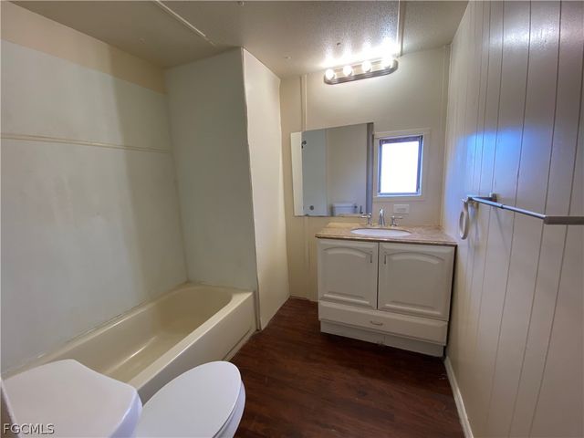 7877 Suncoast DR, North Fort Myers, FL 33917