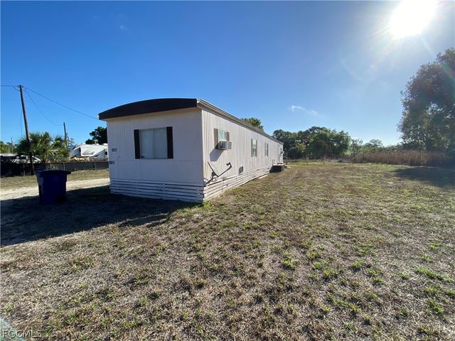 7877 Suncoast DR, North Fort Myers, FL 33917