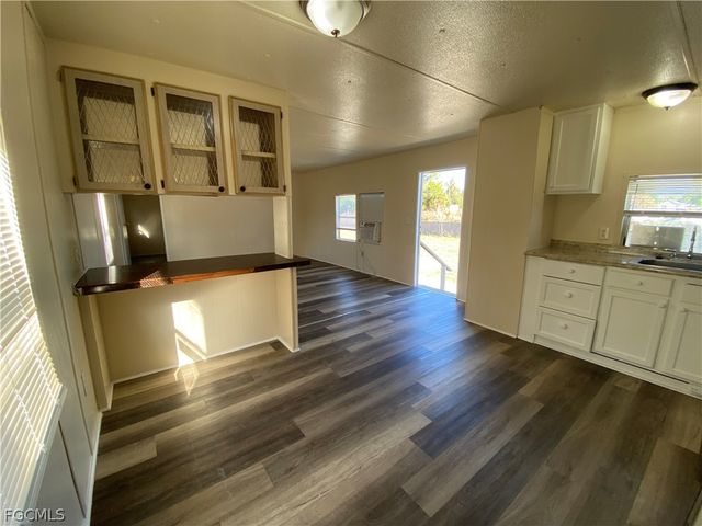 7877 Suncoast DR, North Fort Myers, FL 33917