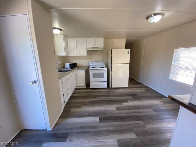 7877 Suncoast DR, North Fort Myers, FL 33917