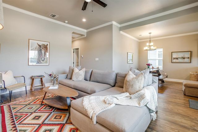 2710 James, Granbury, TX 76049