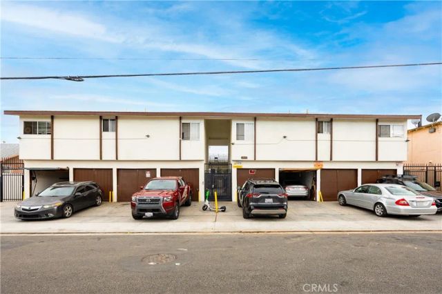 1050 Gaviota, Long Beach, CA 90813