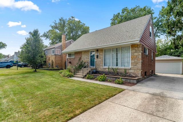18516 Clyde Road, Homewood, IL 60430