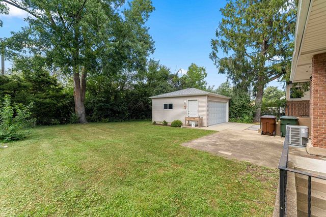 18516 Clyde Road, Homewood, IL 60430
