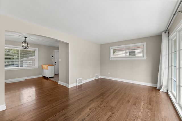 18516 Clyde Road, Homewood, IL 60430