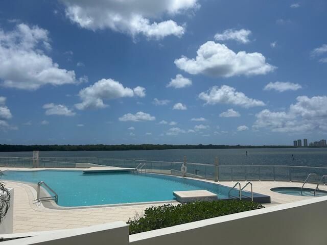100 Lakeshore Drive 1755, North Palm Beach, FL 33408