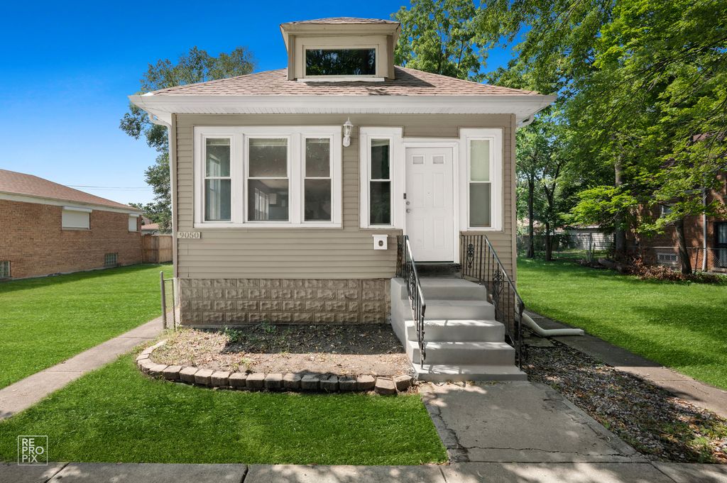 9050 S Ellis Avenue, Chicago, IL 60619 — exterior