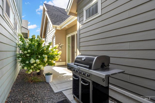 6235 N Bernacchi Lane, Meridian, ID 83646