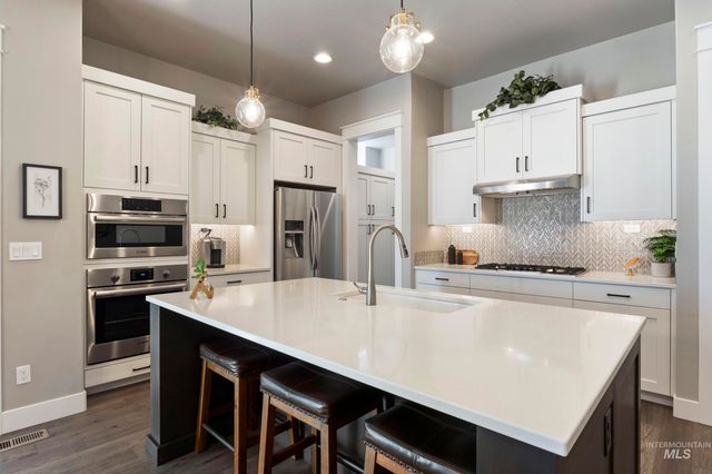 6235 N Bernacchi Lane, Meridian, ID 83646