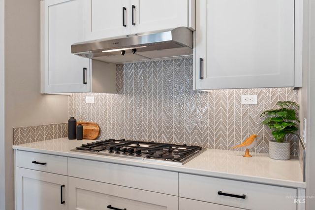 6235 N Bernacchi Lane, Meridian, ID 83646