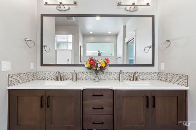 6235 N Bernacchi Lane, Meridian, ID 83646