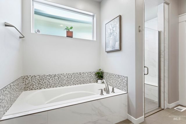 6235 N Bernacchi Lane, Meridian, ID 83646