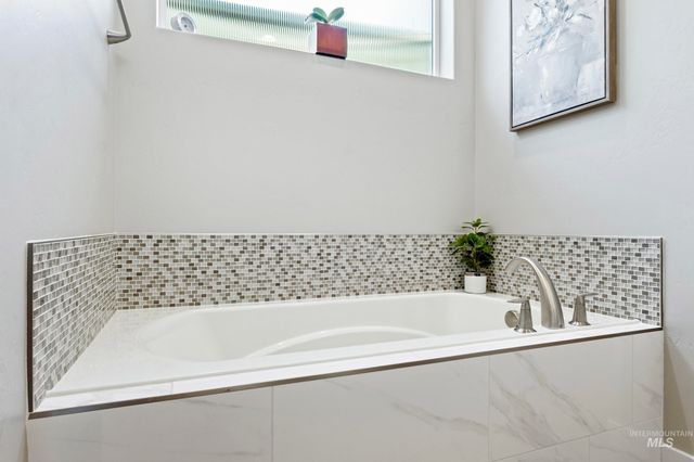 6235 N Bernacchi Lane, Meridian, ID 83646