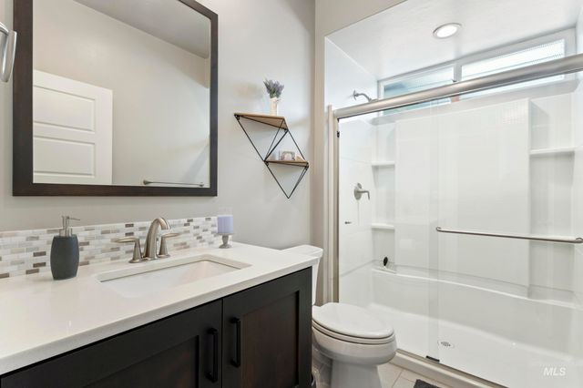 6235 N Bernacchi Lane, Meridian, ID 83646