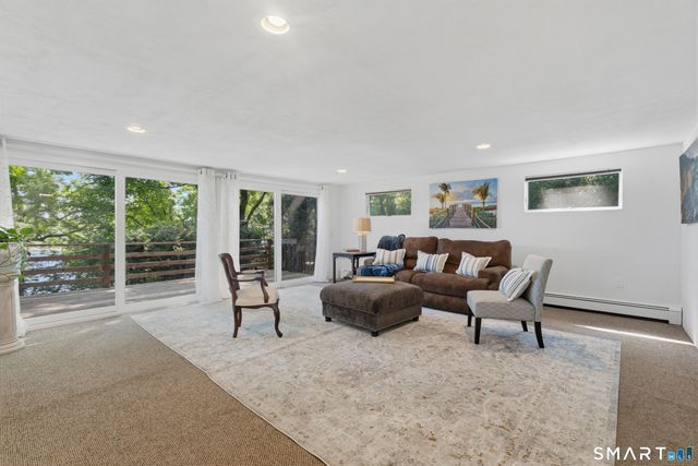 4 Beach Road, Danbury, CT 06811