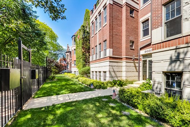 2042 W Pierce Avenue 3, Chicago, IL 60622