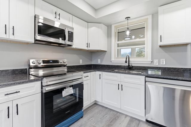 5015 Bonnahill Dr, Hermitage, TN 37076