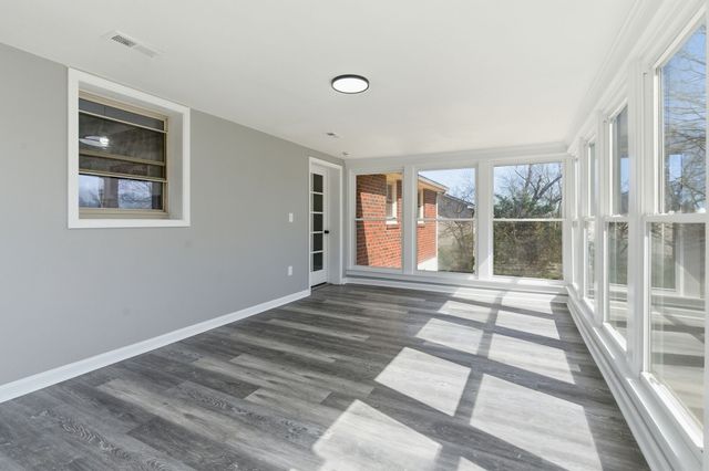 5015 Bonnahill Dr, Hermitage, TN 37076