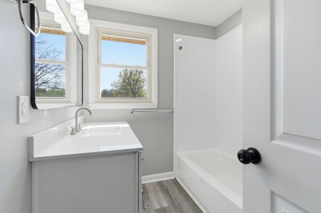 5015 Bonnahill Dr, Hermitage, TN 37076