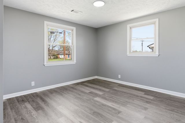 5015 Bonnahill Dr, Hermitage, TN 37076