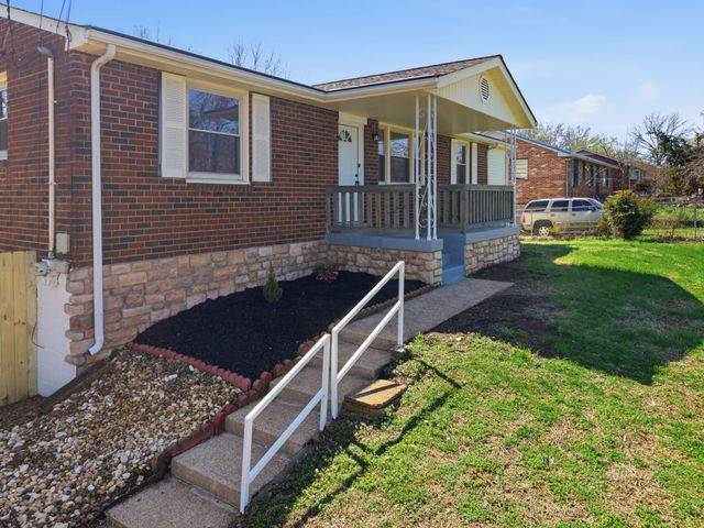 5015 Bonnahill Dr, Hermitage, TN 37076