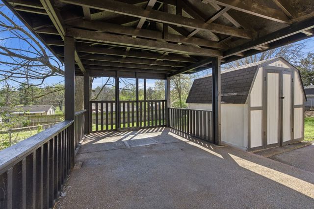 5015 Bonnahill Dr, Hermitage, TN 37076