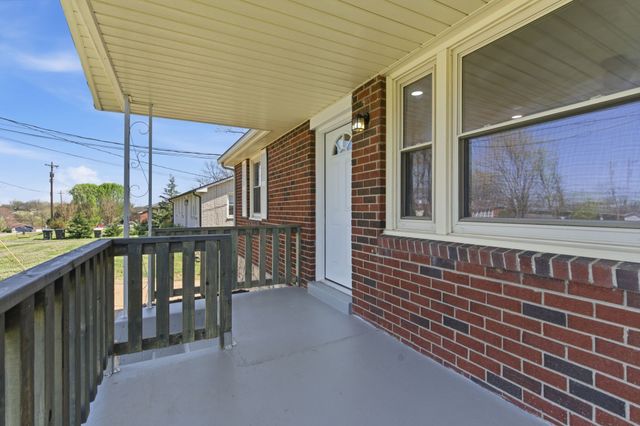 5015 Bonnahill Dr, Hermitage, TN 37076