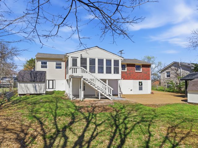 5015 Bonnahill Dr, Hermitage, TN 37076