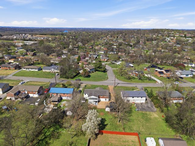 5015 Bonnahill Dr, Hermitage, TN 37076