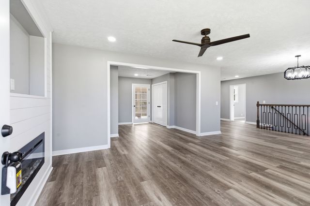 5015 Bonnahill Dr, Hermitage, TN 37076