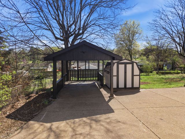 5015 Bonnahill Dr, Hermitage, TN 37076