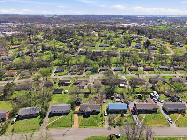 5015 Bonnahill Dr, Hermitage, TN 37076