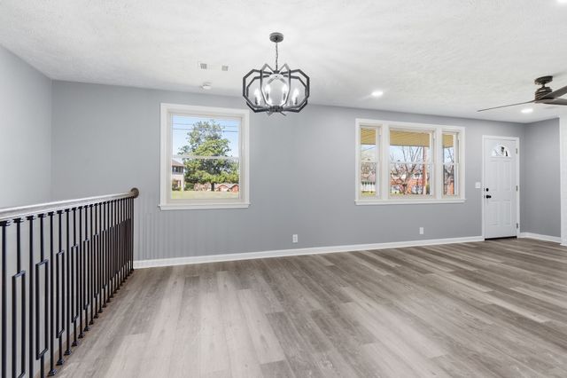 5015 Bonnahill Dr, Hermitage, TN 37076