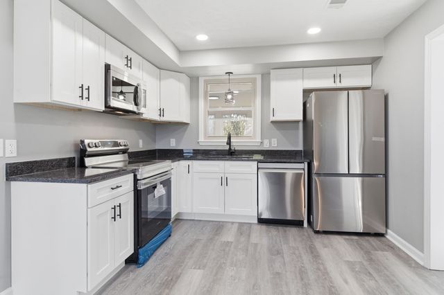 5015 Bonnahill Dr, Hermitage, TN 37076