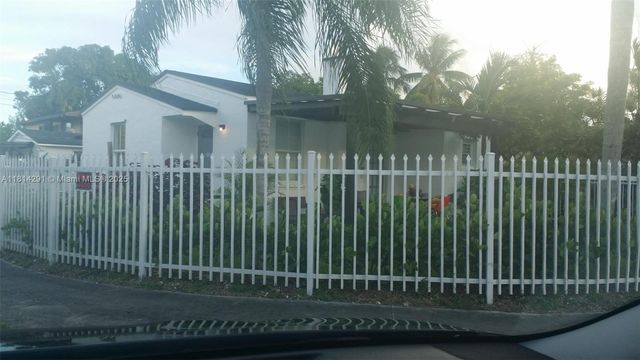 210 NE 110th St, Miami, FL 33161