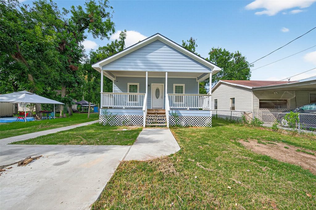 109 E Emily Avenue, Wharton, TX 77488