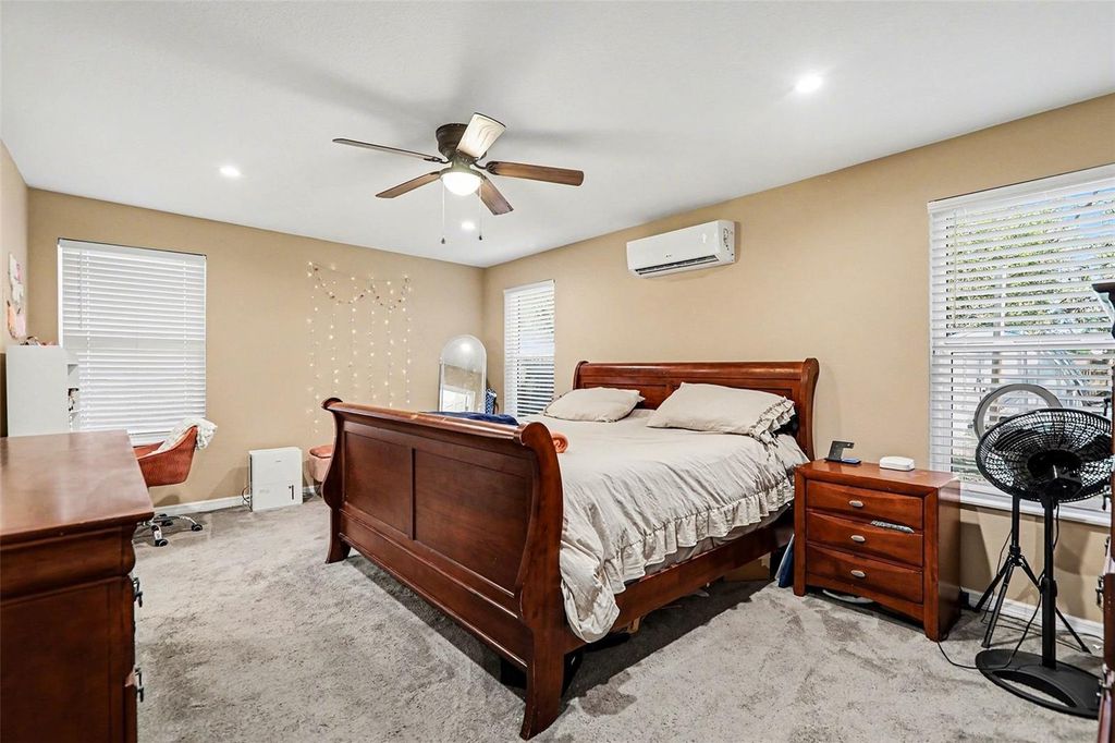 Image 13 of property listing at 2015 22ND STREET W, Bradenton, FL 34205