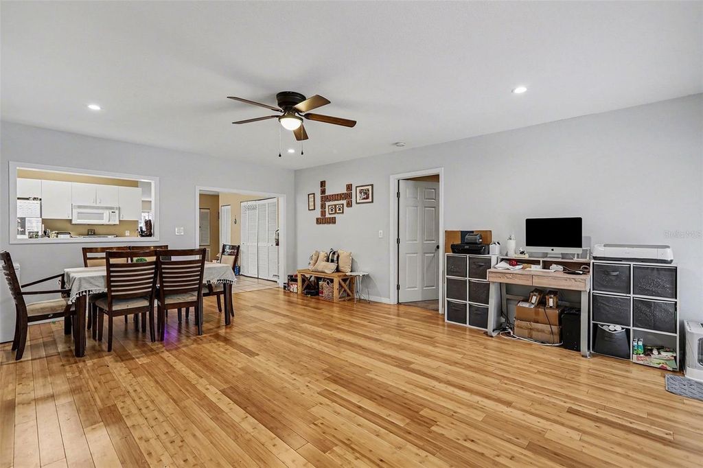 Image 8 of property listing at 2015 22ND STREET W, Bradenton, FL 34205