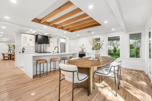 31 Alba Rd, Wellesley, MA 02481