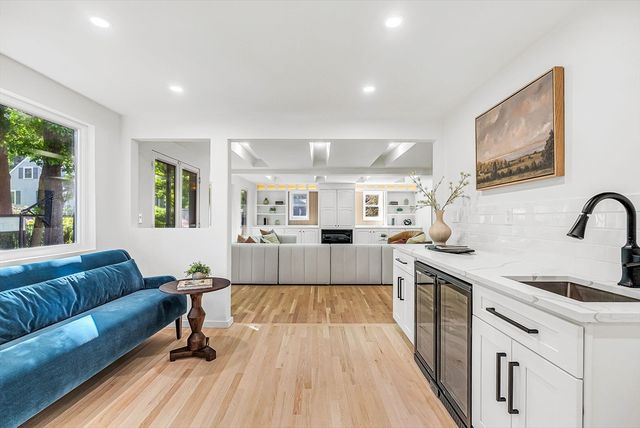 31 Alba Rd, Wellesley, MA 02481