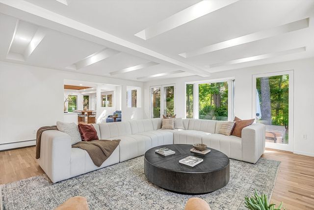 31 Alba Rd, Wellesley, MA 02481