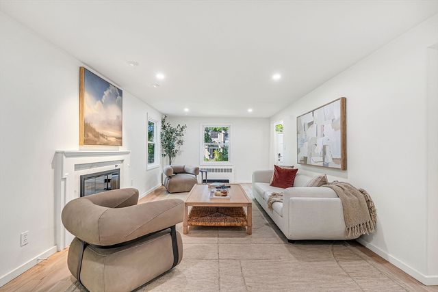 31 Alba Rd, Wellesley, MA 02481